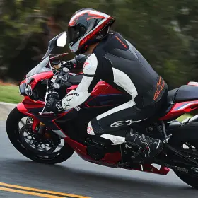 Motorkářské kombinézy