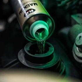 Proplach motoru automobilu