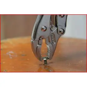 Samosvorné kleště