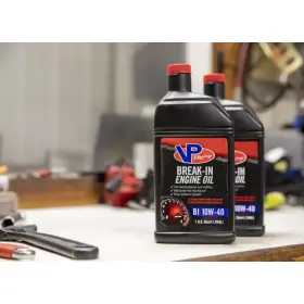 VP RACING BREAK IN ENGINE OIL - Záběhový multiviskózní olej 10w-40 946ml_thumb3