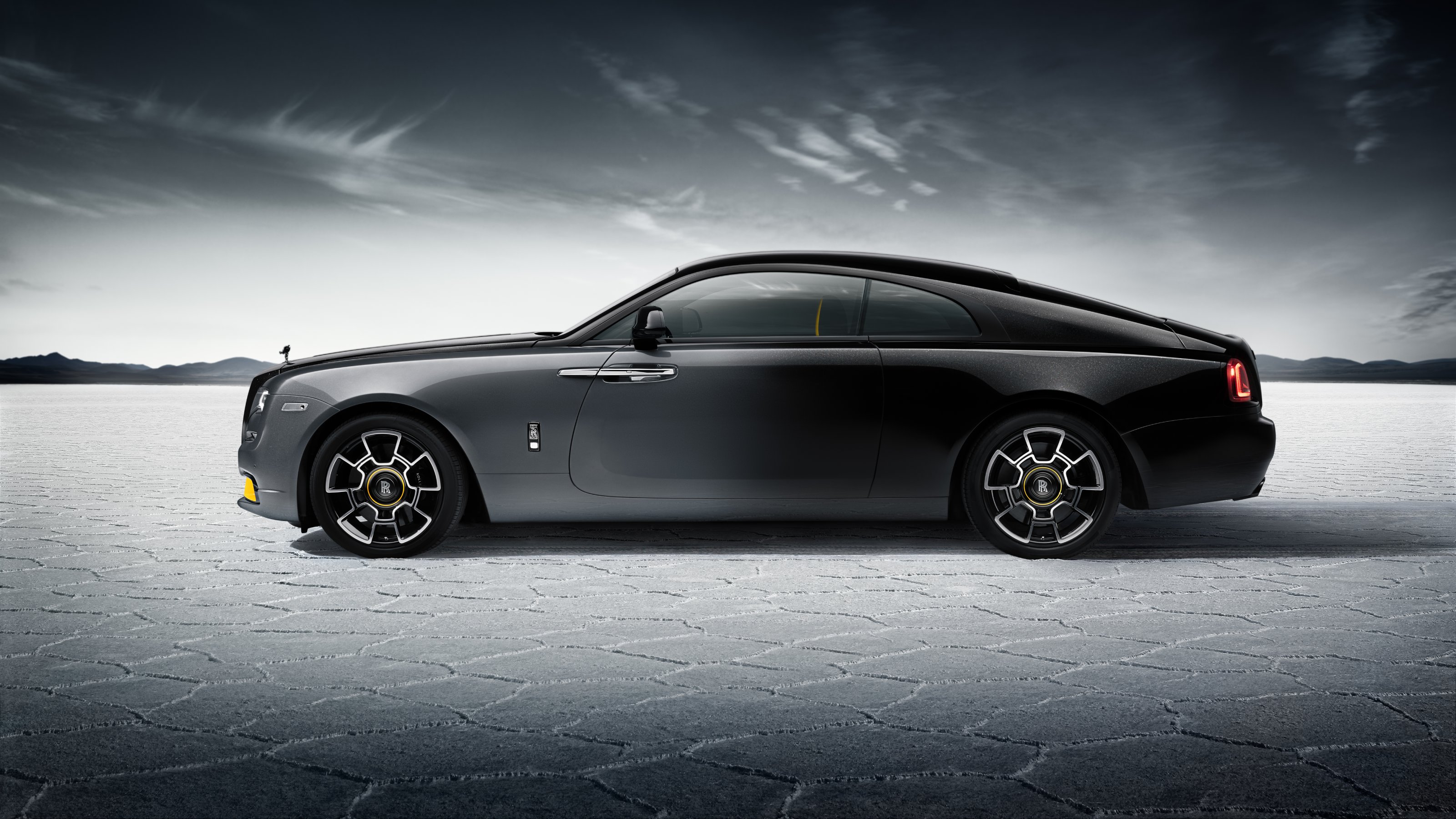 rolls--royce-black-badge-wraith-black-arrow-2.jpg